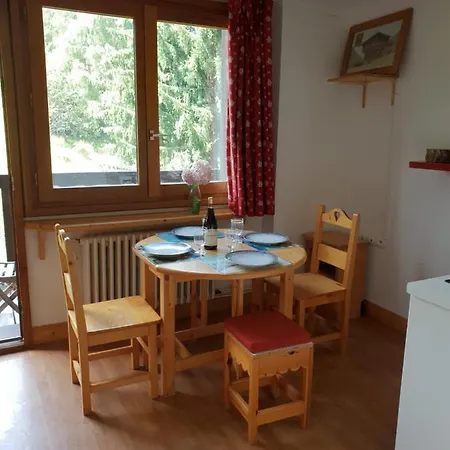 Cosy Cottage With Balcony In Combloux
